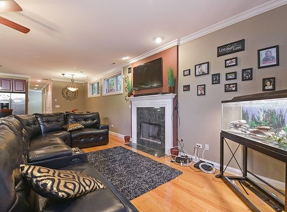 4th image of 471 E Bowen Ave Unit 1