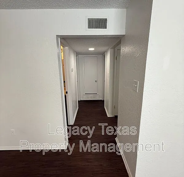 1715 Short St #D — Photo 15