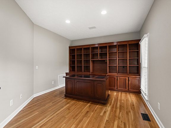 4th image of 1227 Mount Vernon Ln