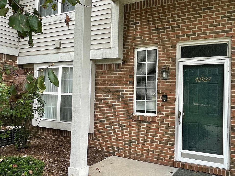 1st image of 42927 Richmond Dr