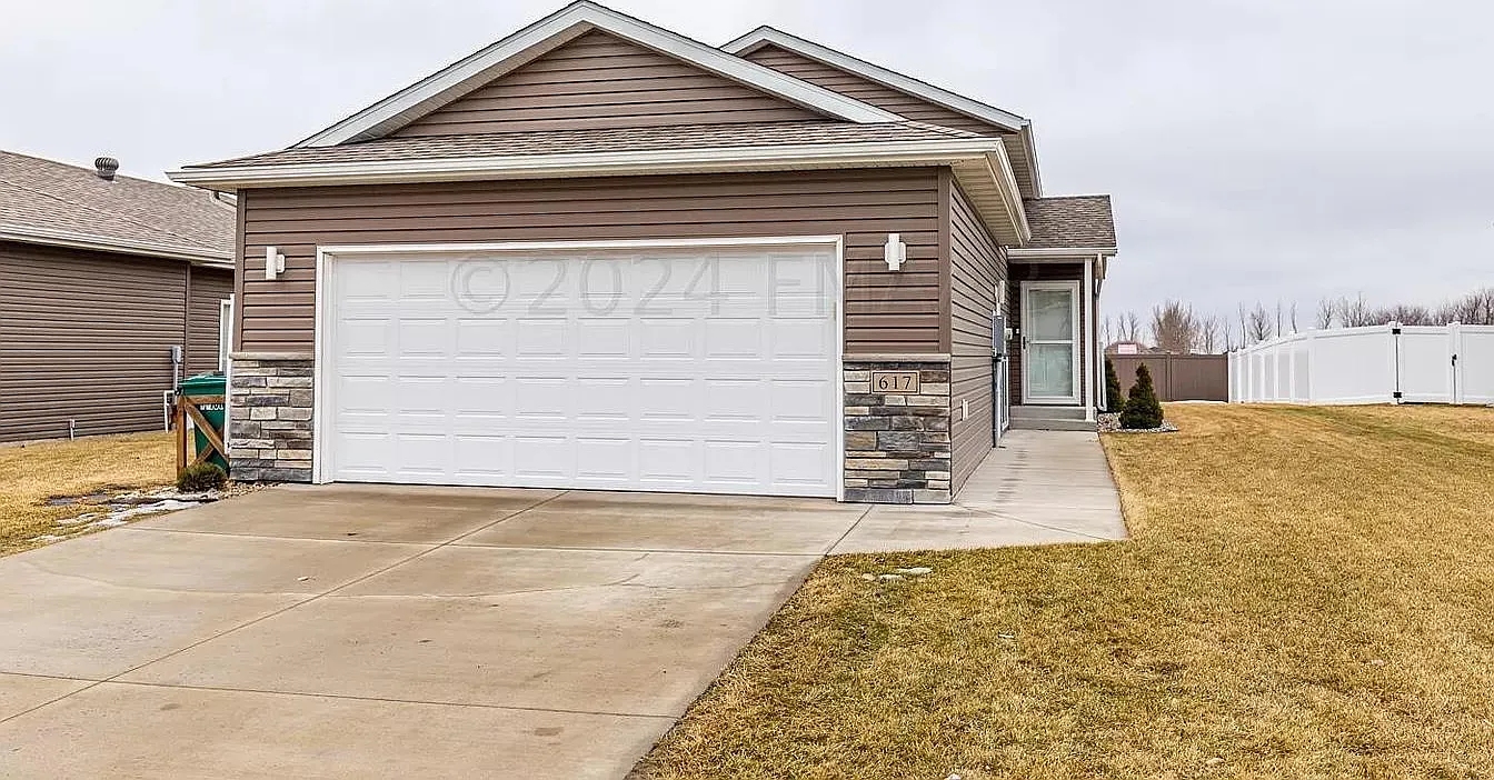 3 bed, 1737 sqft, $2,100 — Photo 2