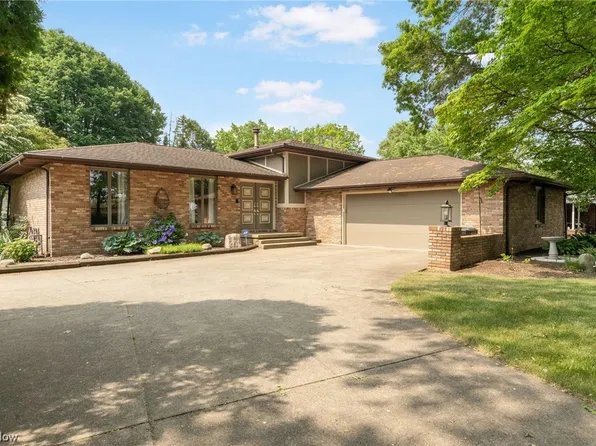 8236 Lina St SW, Navarre, OH 44662