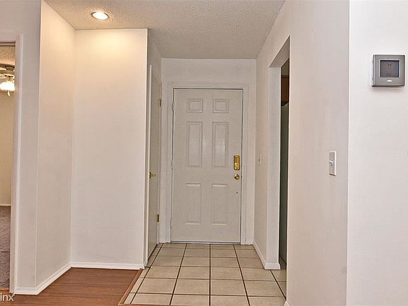 4th image of 36 Carriage Hill Cir