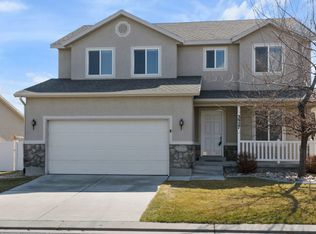 3927 W Coral Dune Dr, South Jordan, UT 84009