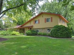 19365 Cromwell Ct E, Brookfield, WI 53045