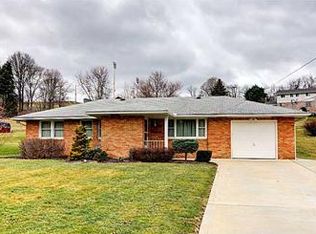 136 Pleasant Valley Blvd, Belle Vernon, PA 15012