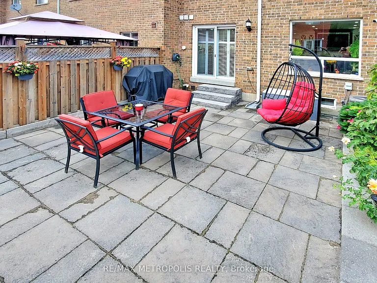 14 Piazza Cres — Photo 34