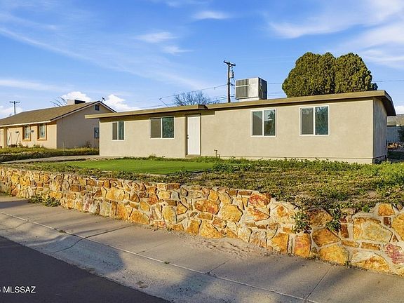 2nd image of 408 W Hartford Rd