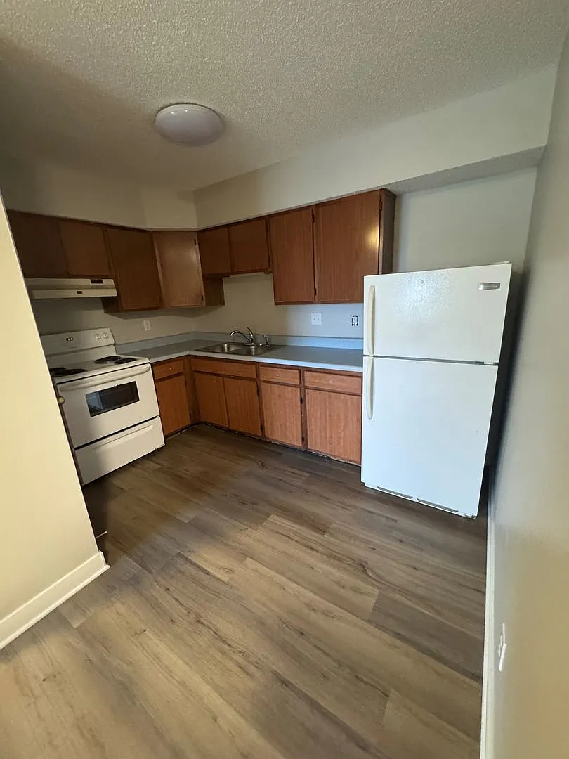Greenfield Park Apartments — Photo 3