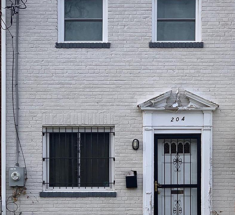 1st image of 204 35th St NE