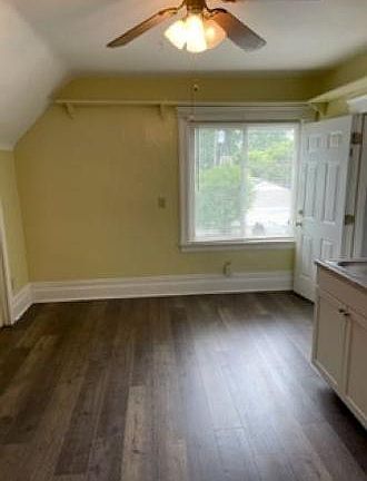 4th image of 1117 Oak St