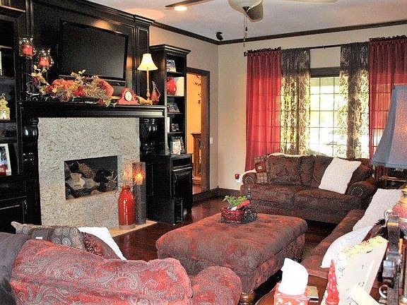 4th image of 411 Canna Ln