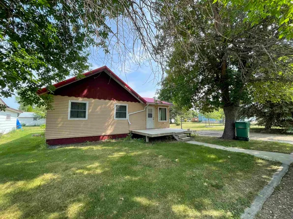 26 1st St NE, Esmond, ND 58332
