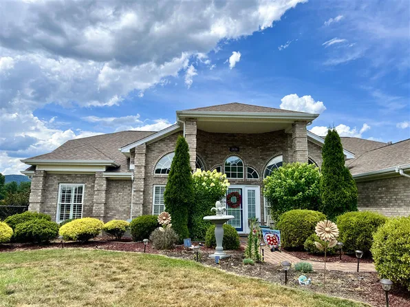 3836 Derby Dr, Roanoke, VA 24012