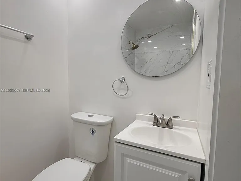 561 W 39th St — Photo 59