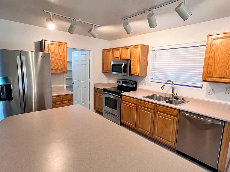 3041 W Horsham Dr — Photo 12