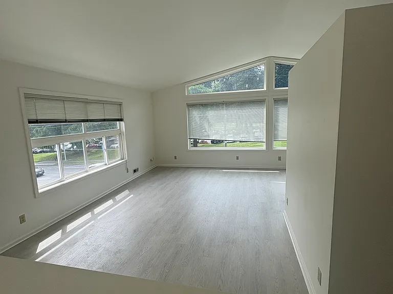 8058 Fauntleroy Way SW — Photo 3