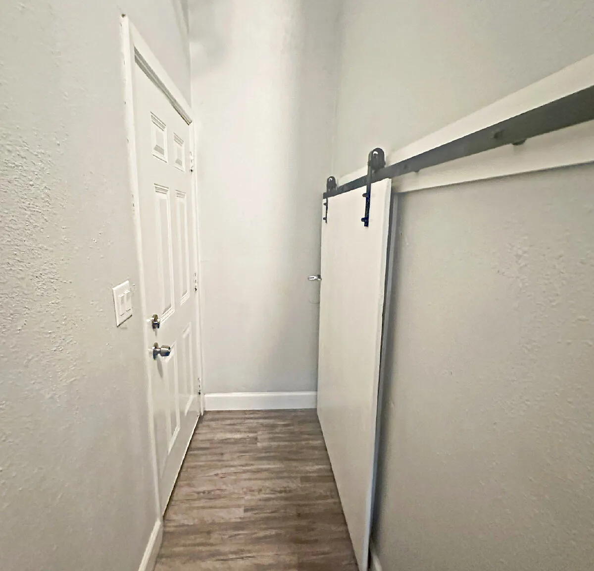 3 bed, 1.0 bath, 800 sqft, $1,100 — Photo 3