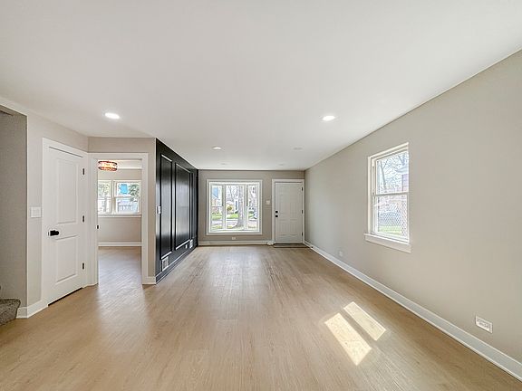 3rd image of 34 47th Ave