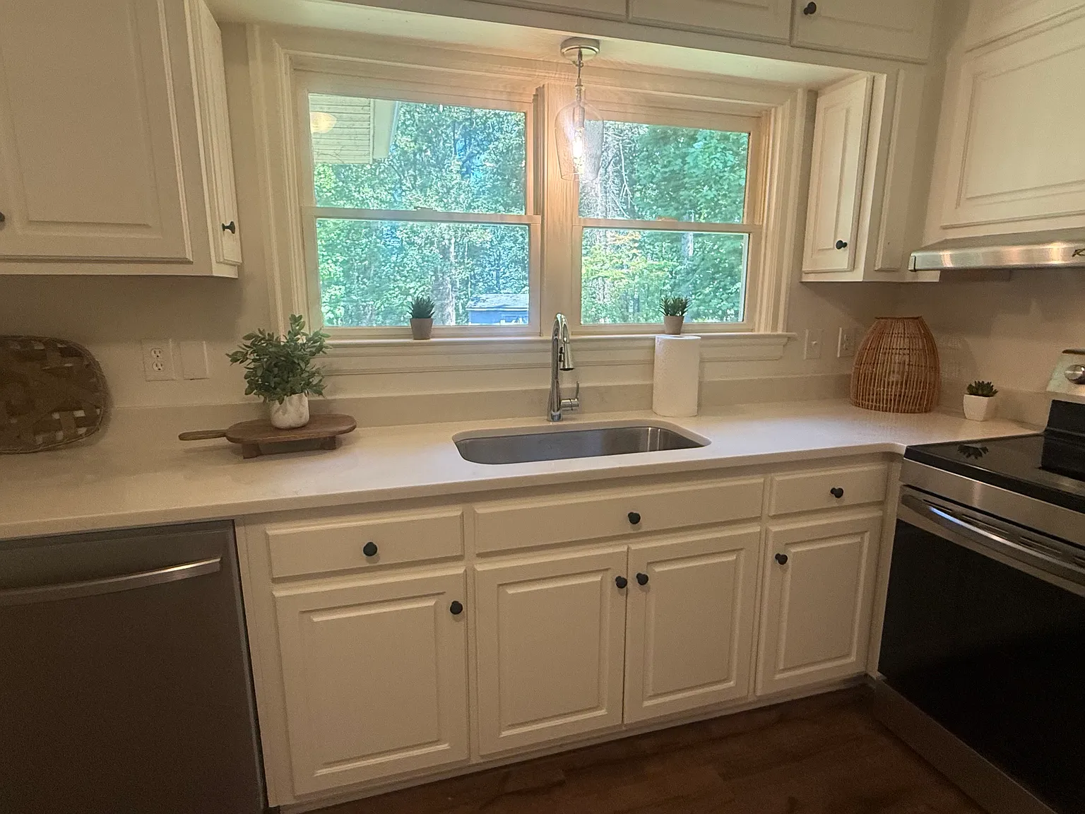 3 bed, 1.5 bath, 1600 sqft, $1,950 — Photo 4