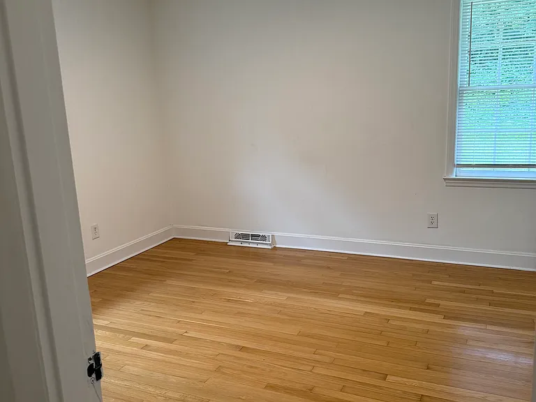 7500 Thorncliff Dr — Photo 9