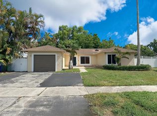 5884 NW 198th Ter, Hialeah, FL 33015