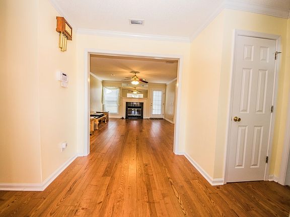 4th image of 122 Eastwood Dr