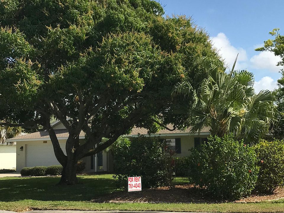 Nice corner lot, front of house