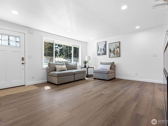 4th image of 7831 202nd Place SW