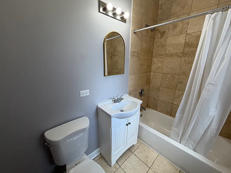 5011 W Augusta Blvd — Photo 4