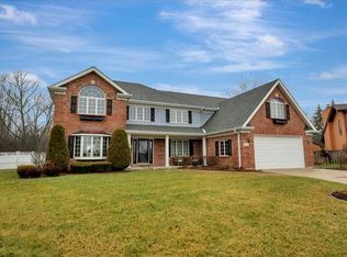 6350 Edgewood Ct, Oak Forest, IL 60452