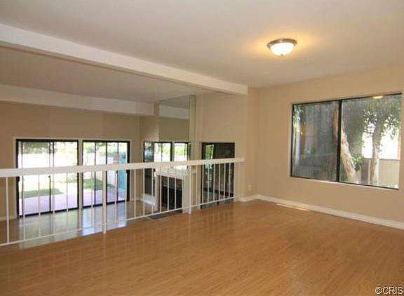 3rd image of 18741 Hatteras St Unit 4