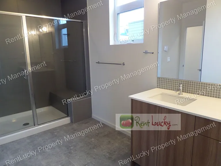 4304 Evanston Ave N — Photo 26