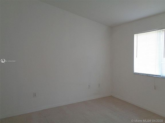 5th image of 2721 SE 12th Pl Unit 204