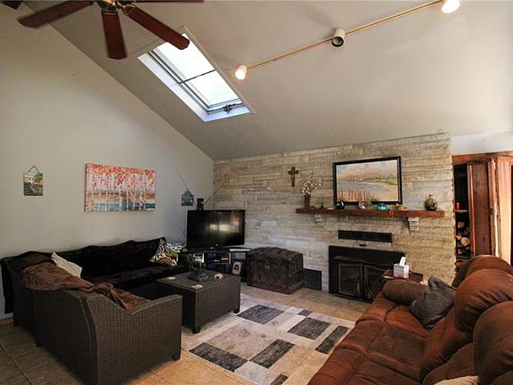 5th image of 8823 Maple Hill Dr