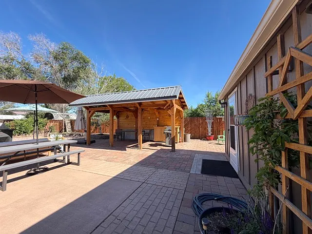 233 NW Cedar Ave #D — Photo 4