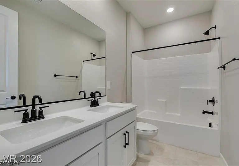 109 Medianoche St — Photo 36