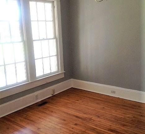 3rd image of 1402 Iola Dr