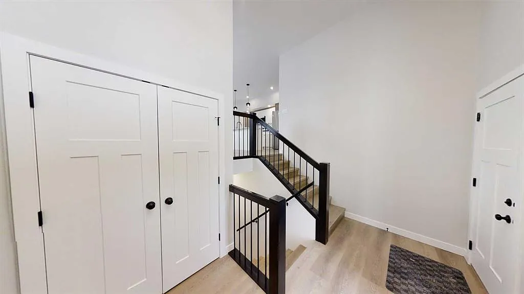 3 bed, 2.0 bath, 1203 sqft, $2,600 — Photo 2