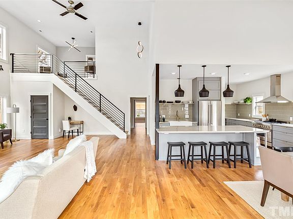 3rd image of 206 Northwood Cir