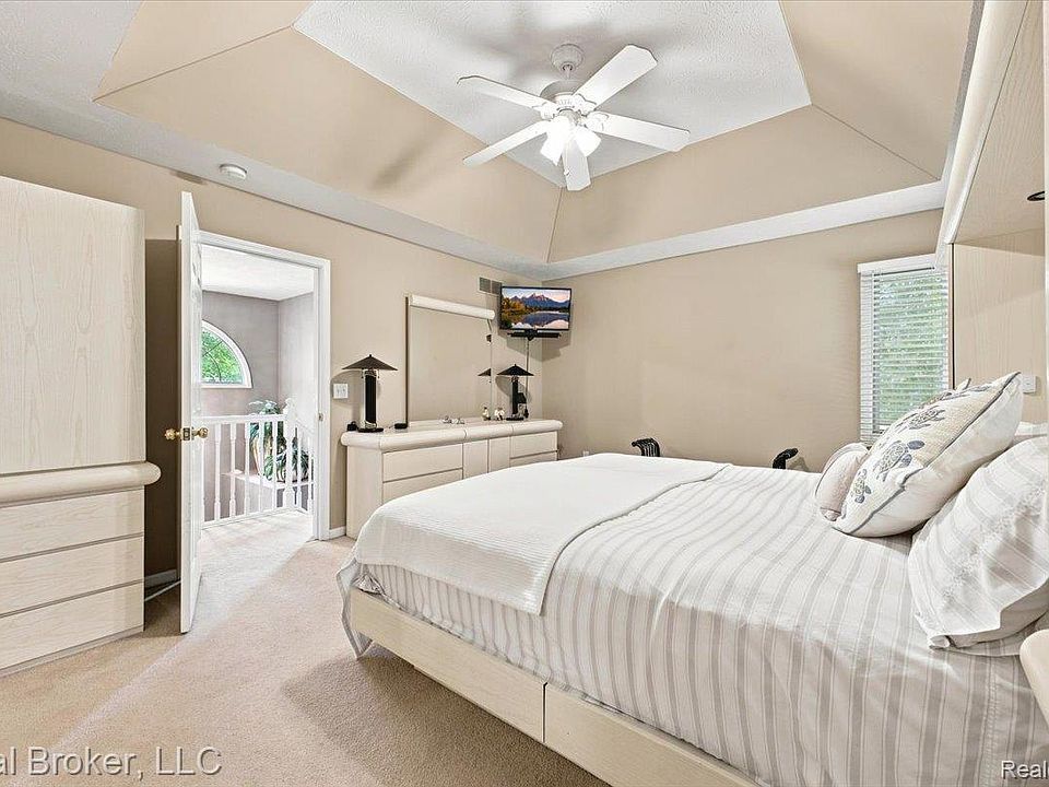 8184 Baypointe Dr, photo 24