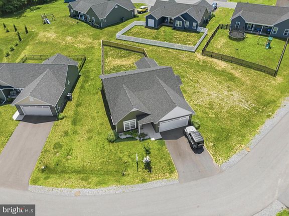 4th image of 150 Duluth Dr