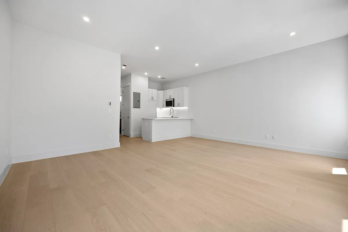 Building Photo - 233 E 60th St #2