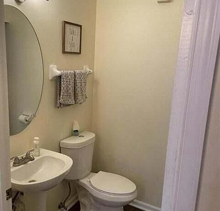 4th image of 230 Leland Ln
