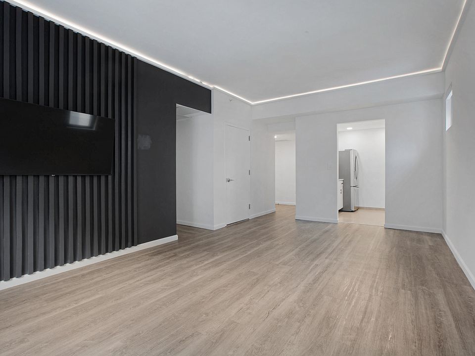 1st image of 311 W 46th St #4B