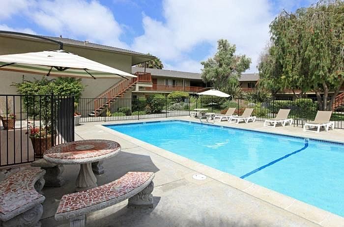 1st image of 555 Greenbrier Dr APT 33