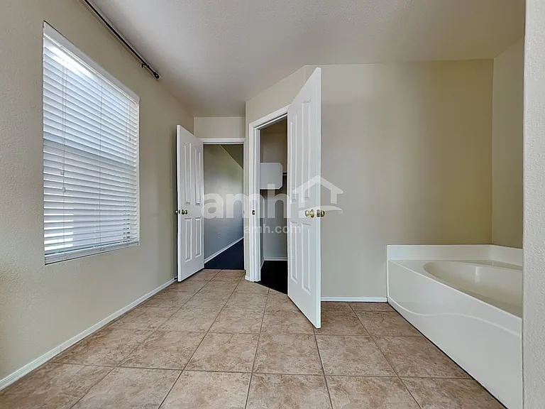 2464 E Westchester Dr — Photo 12