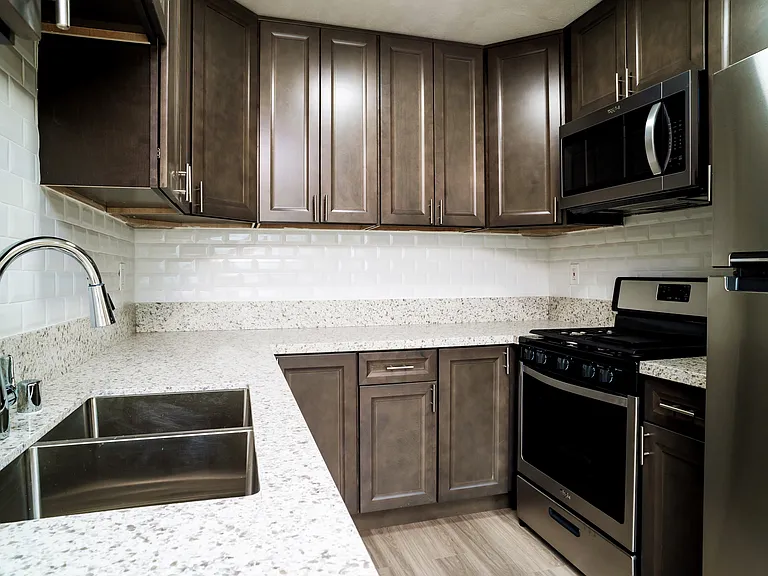 Winnetka Gardens Apartments — Photo 12