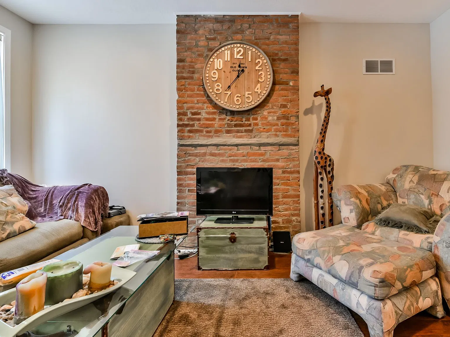 3 bed, $2,325 — Photo 3