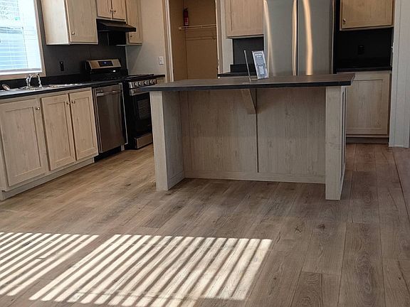 3rd image of 4809 W Windsor Rd #B06